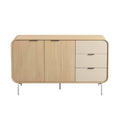 Moderne houten kast met ronde hoeken en metalen poten